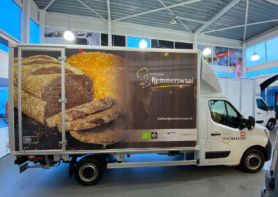 beplakken van bakwagen